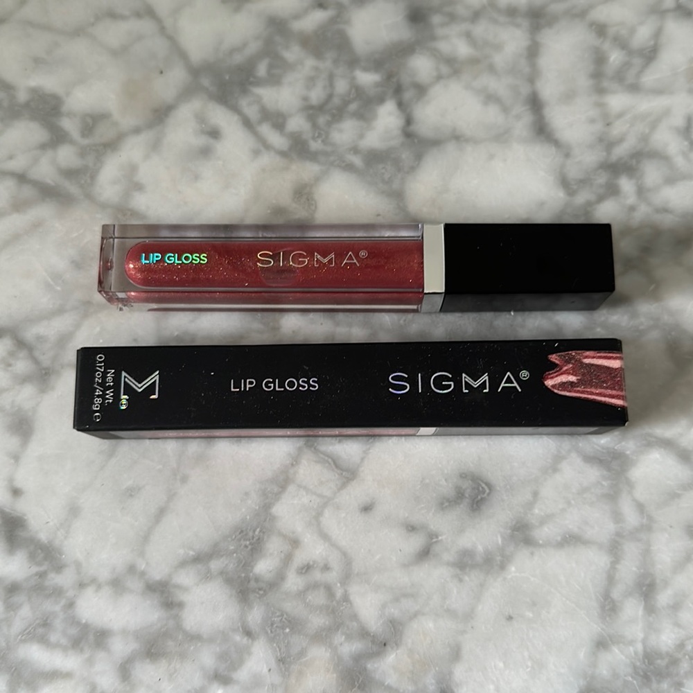 Sigma Beauty Lip Gloss in Secret Garden